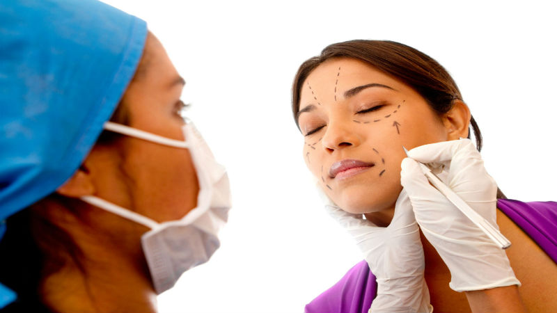 Finding a Trusted Facelift Surgeon in Chicago Doesn’t Have to Be Difficult