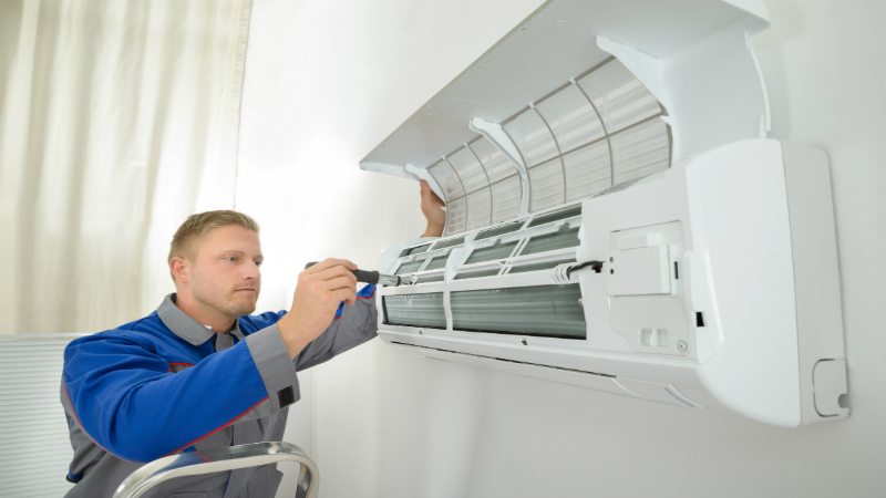 When To Call a Technician for Air Conditioning Repair in Chicago, IL