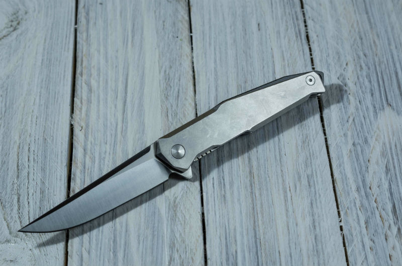 Switchblade Knives: your go-to tool for quick access and reliability